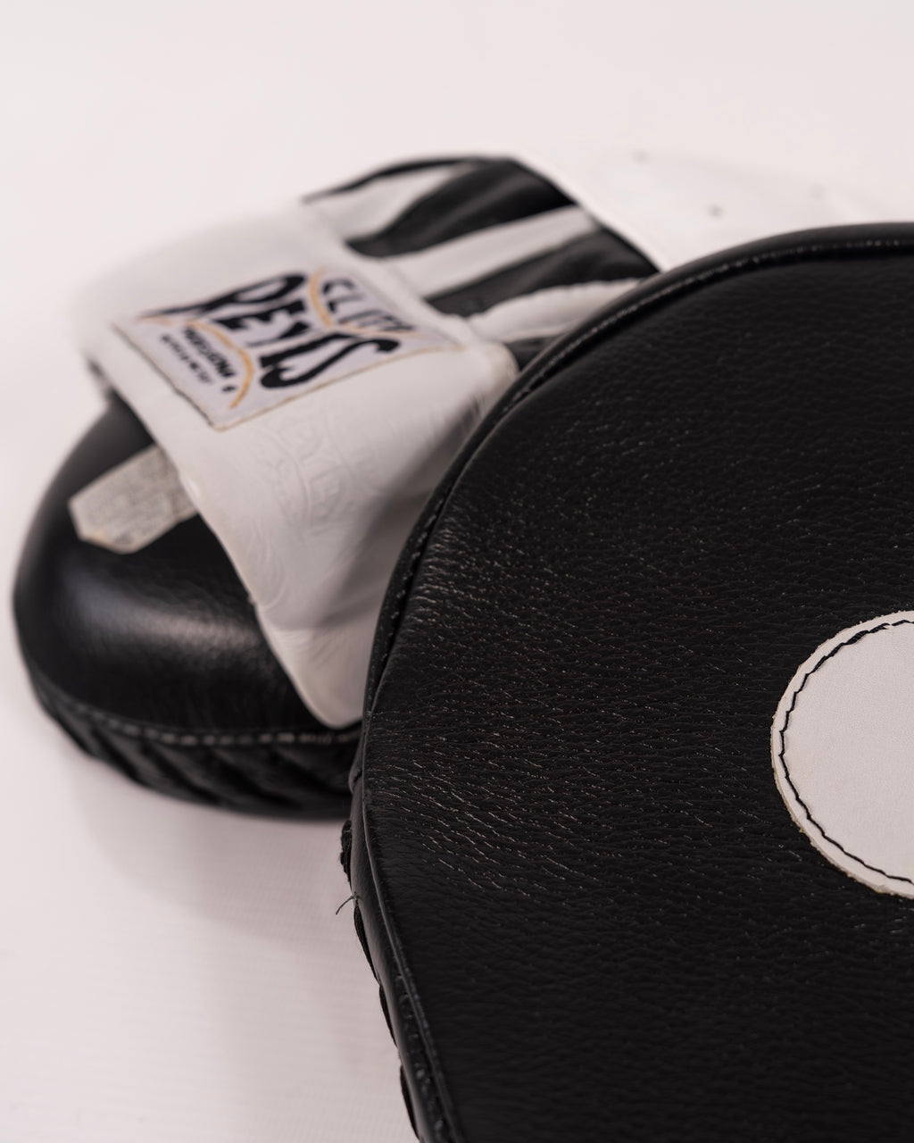 Cleto Reyes Curved Punch Mitts - Black / White