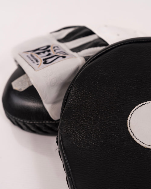 Cleto Reyes Curved Punch Mitts - Black / White