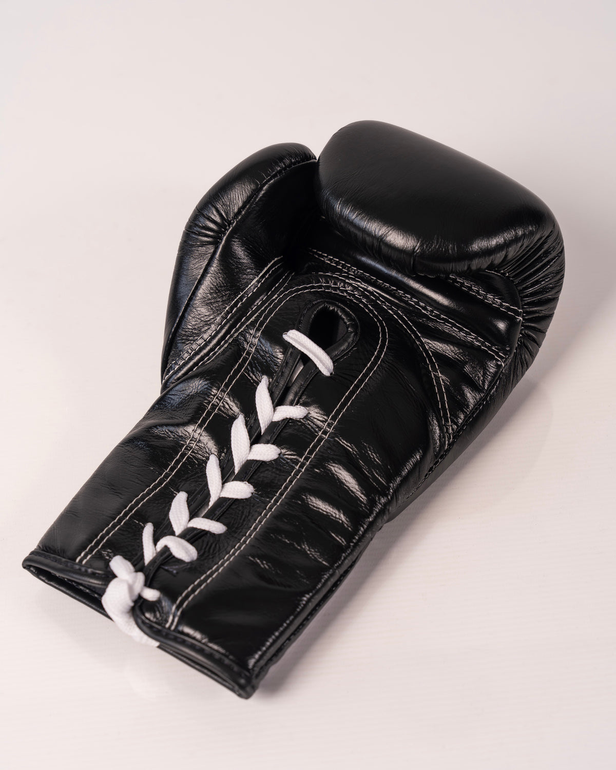 Fairtex BGL6 - Lace Up Competion Gloves - Black 10oz