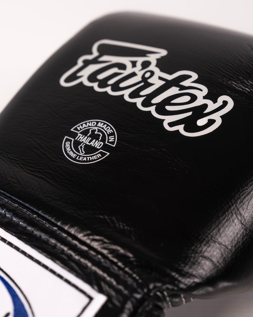 Fairtex BGL6 - Lace Up Competion Gloves - Black 10oz