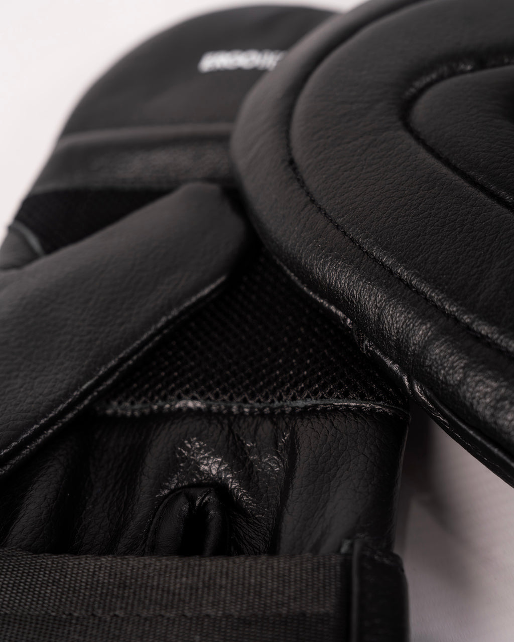 Rival RB5 Bag Mitts - Black