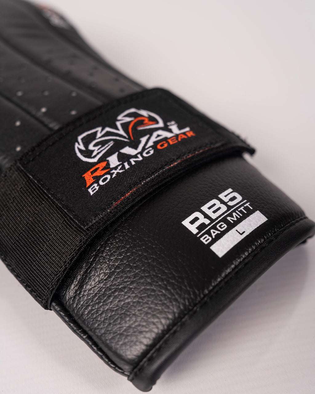 Rival RB5 Bag Mitts - Black