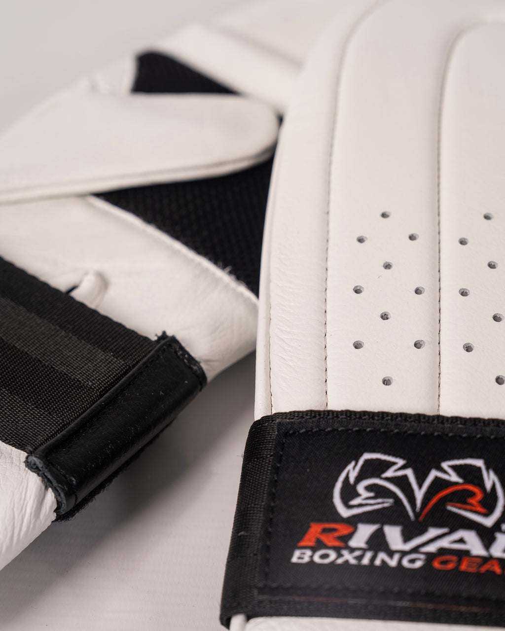 Rival RB5 Bag Mitts - White